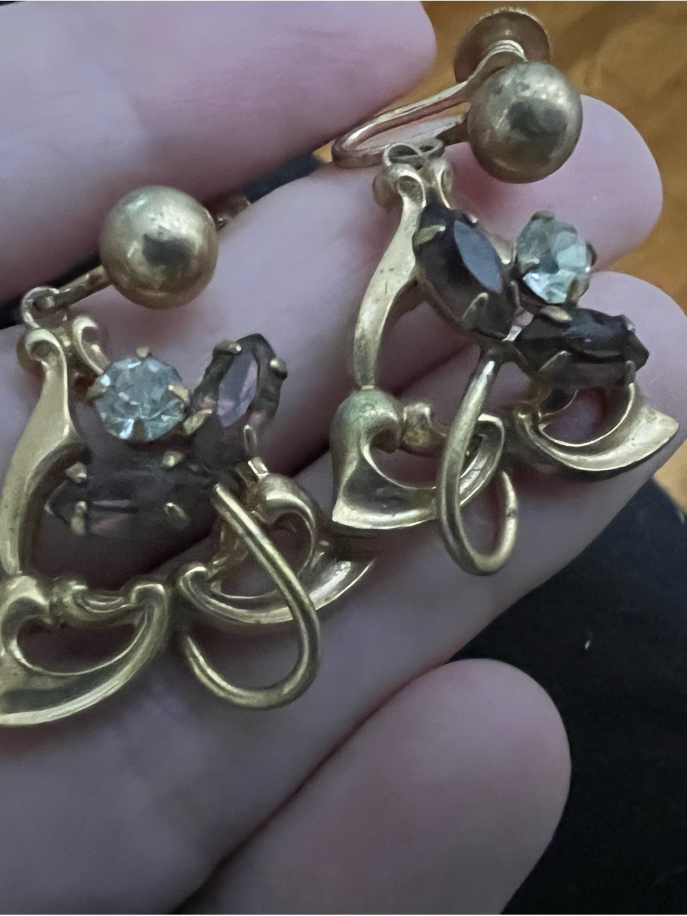 Vintage Clip-on Earrings and Ring - Picture 4 of 10